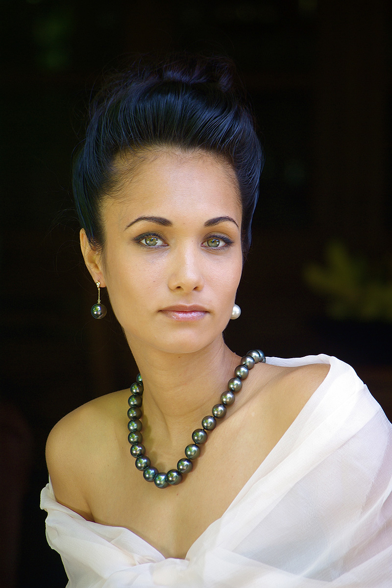 women with white dress tahitian pearls necklace